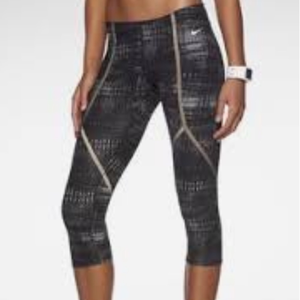 Nike DriFit Luxe Reflective Running Capri Leggings